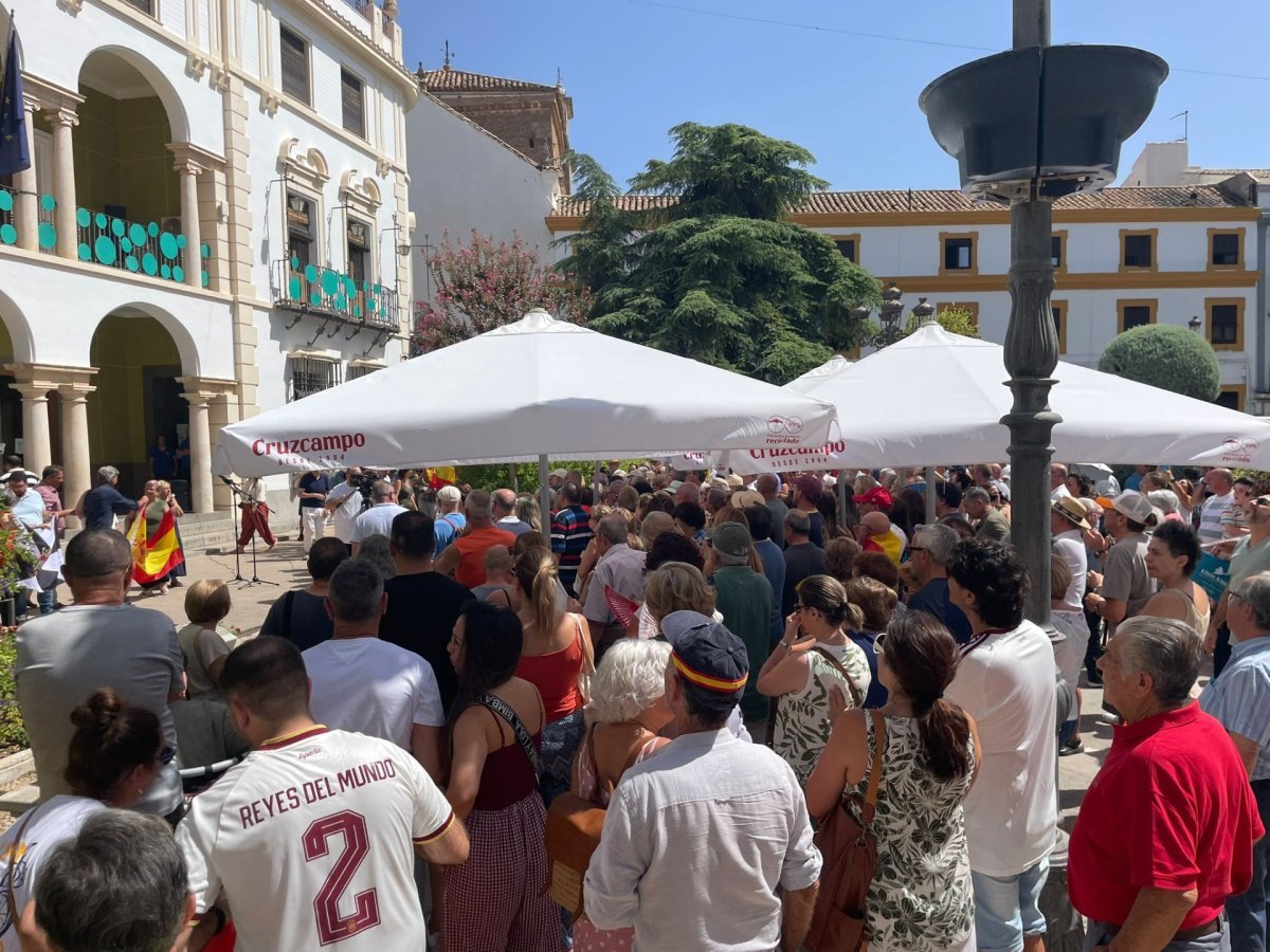 Imagen Cerca de medio millar de personas se concentran en Priego a favor de la ciudad autónoma de Ceuta